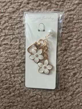 White Floral Enamel Keychain with Pearl Accent